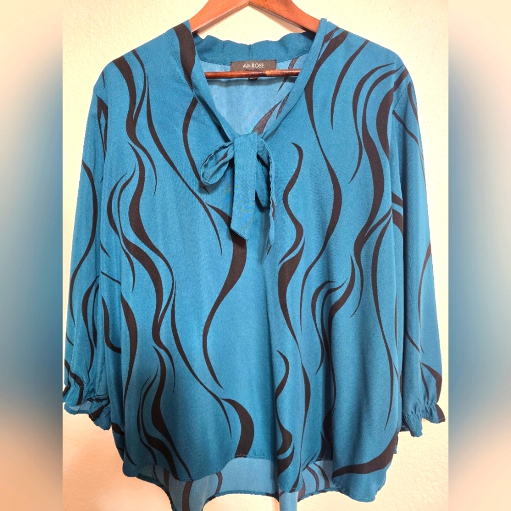 Ava Rose 2X blouse